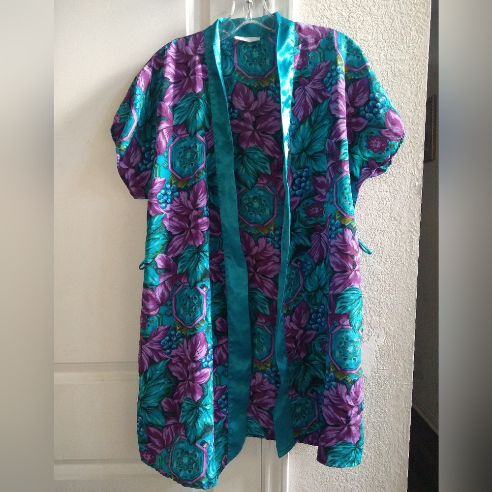 Ladies vintage kimono style robe